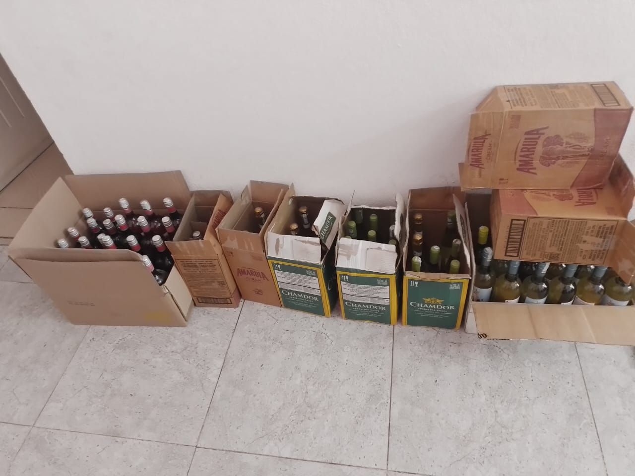 INAE suspende dois estabelecimentos e apreende mais de 800 garrafas