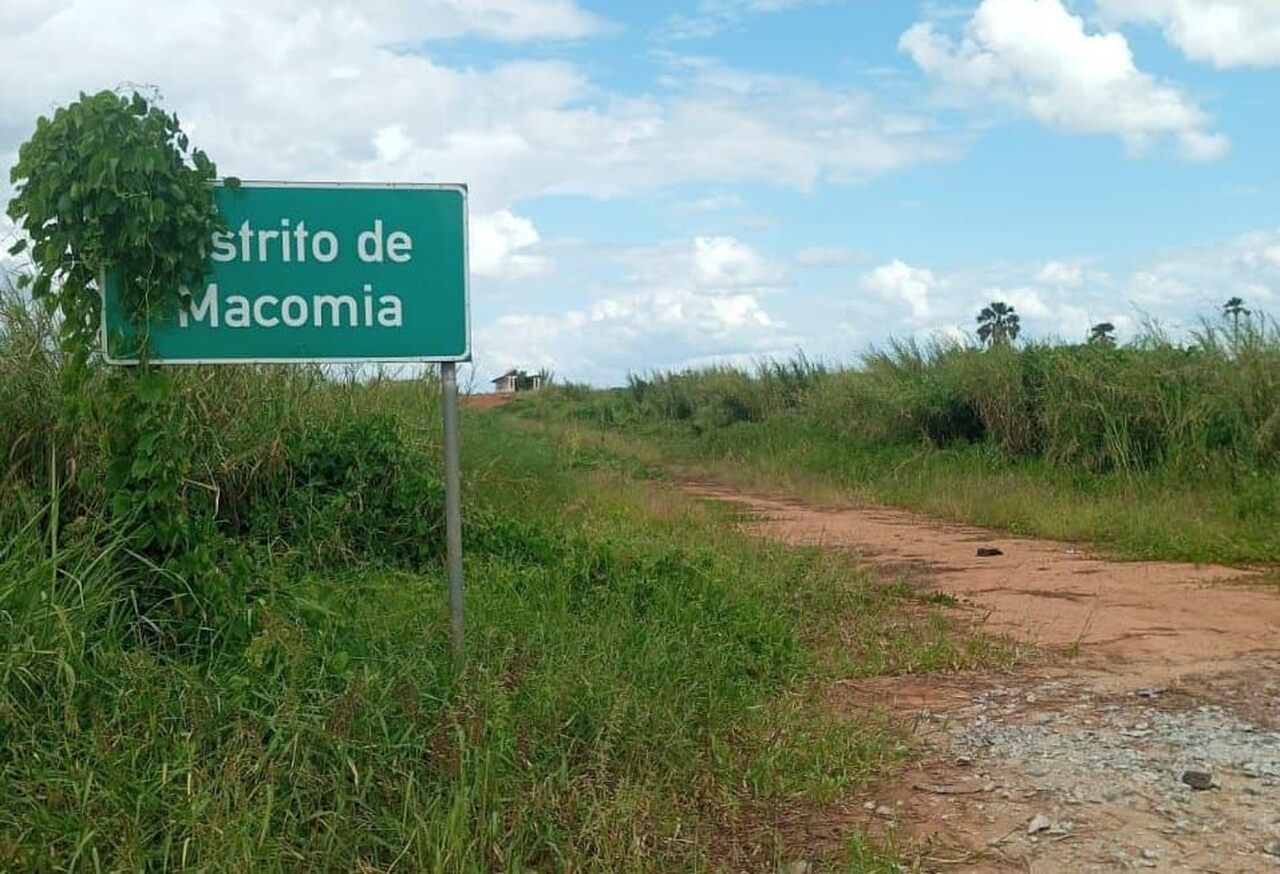 Insurgentes roubam ajuda alimentar a civis em Macomia