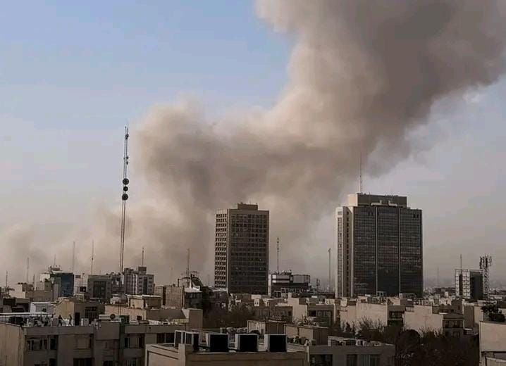 Israel e Estados Unidos lançam ataques contra o Irão