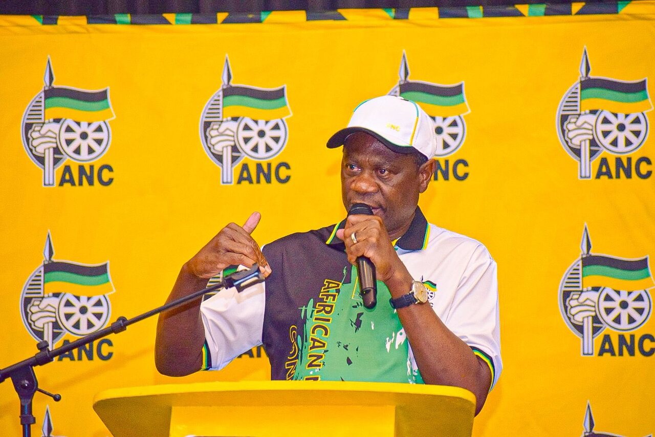 Paul Mashatile disponível para se candidatar à presidência do ANC