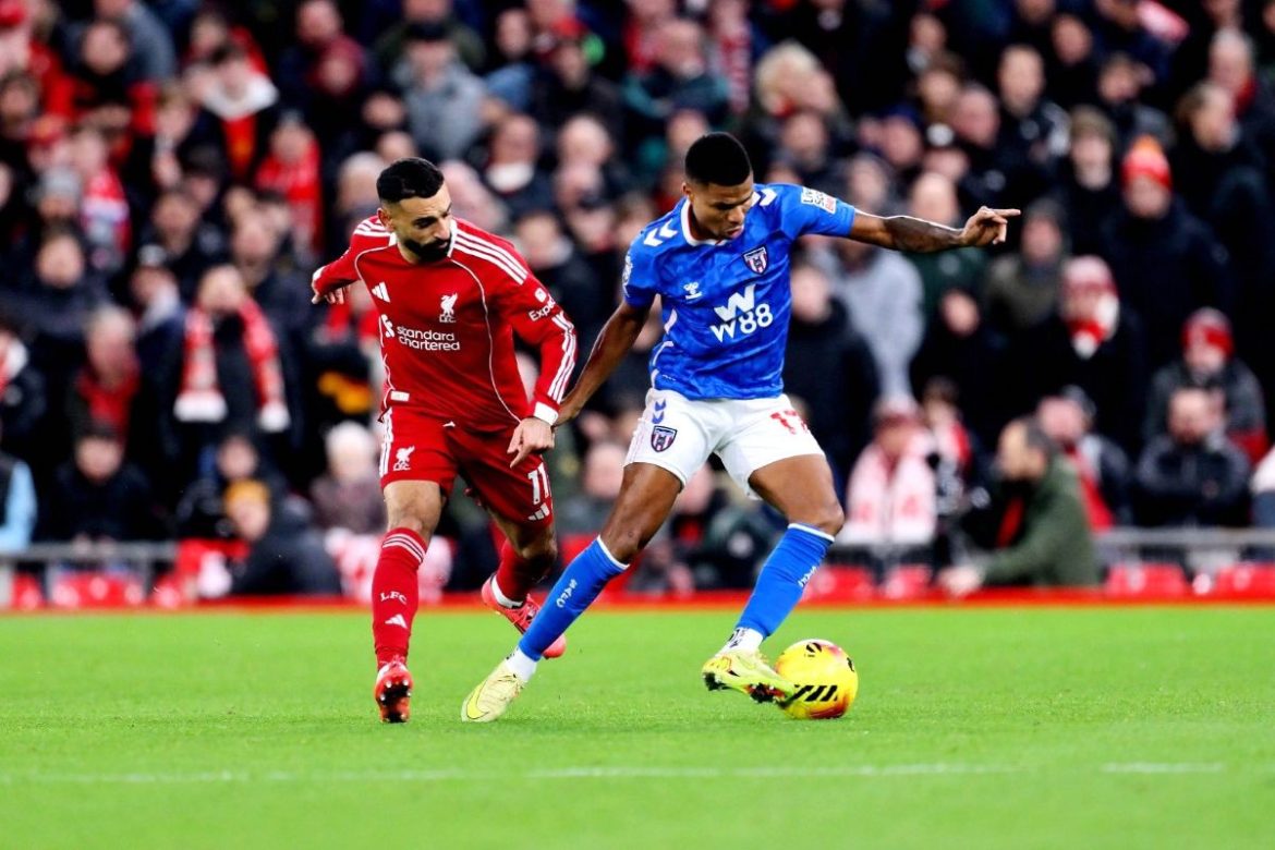 Sunderland de Reinildo recebe Liverpool