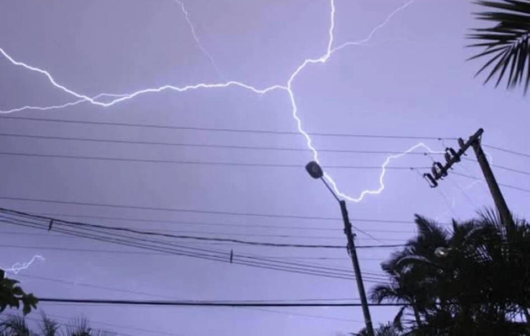 Zambézia: Descargas atmosféricas matam duas pessoas e ferem sete em