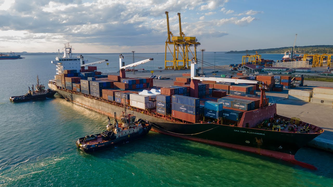 Alfândegas travam 25 mil toneladas de arroz no porto de