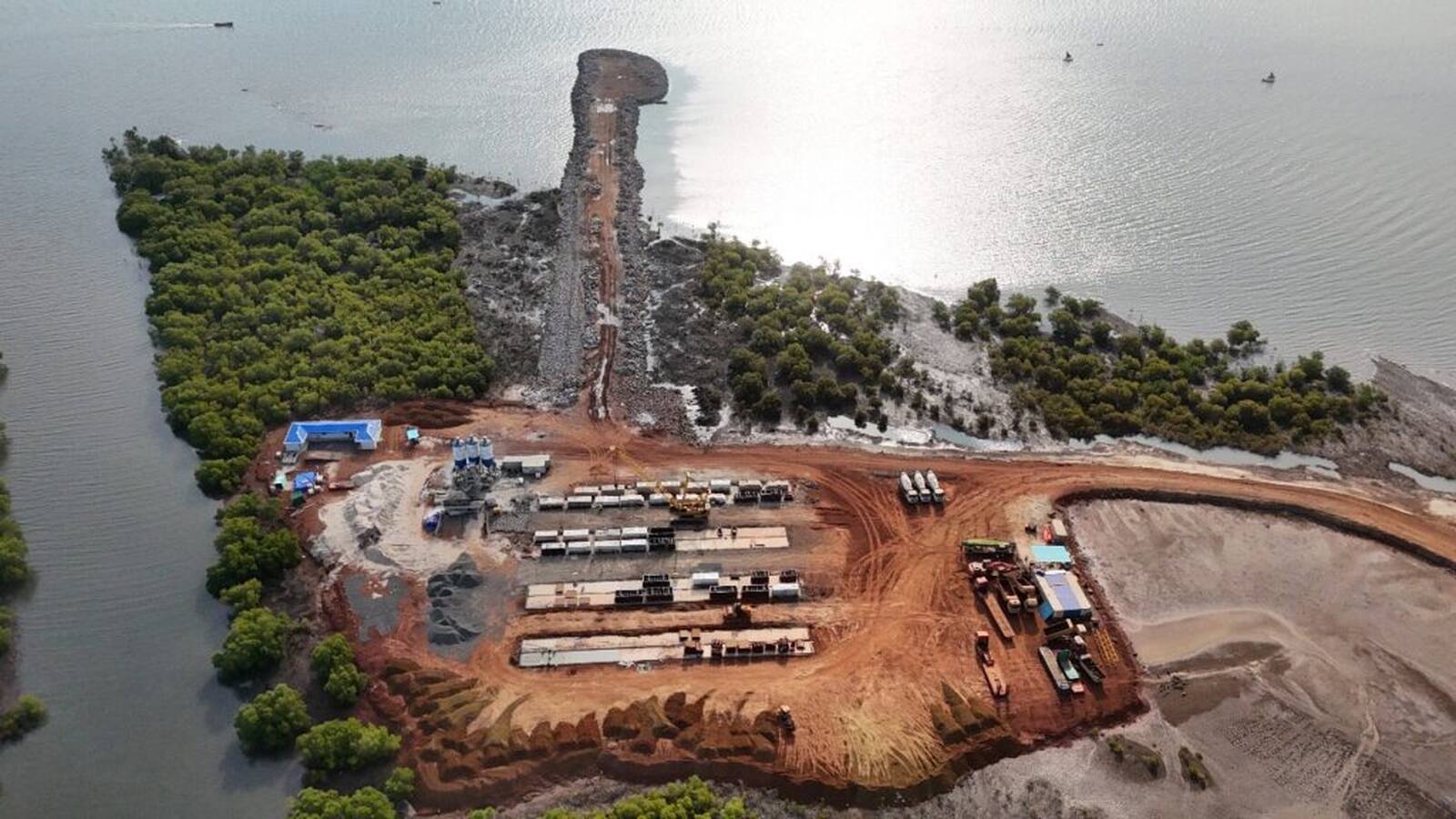 Detenção de 14 cidadãos chineses obriga a paralisação das obras