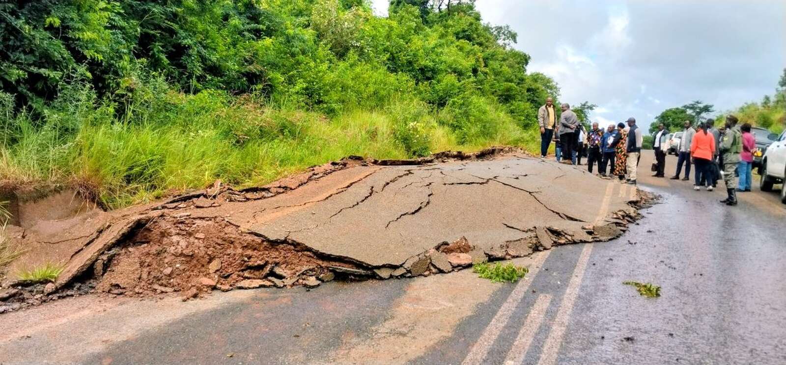Erupção “estranha” de solos ameaça cortar circulação rodoviária na N260