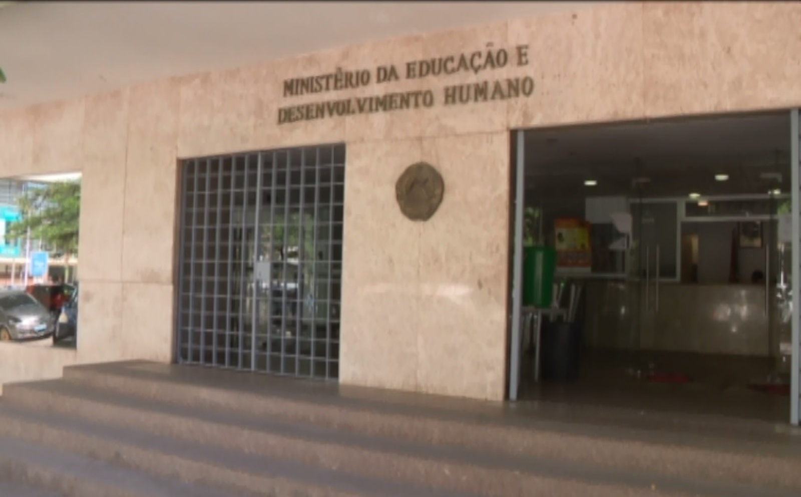 Governo decide expulsar os quatro funcionários envolvidos na fuga dos