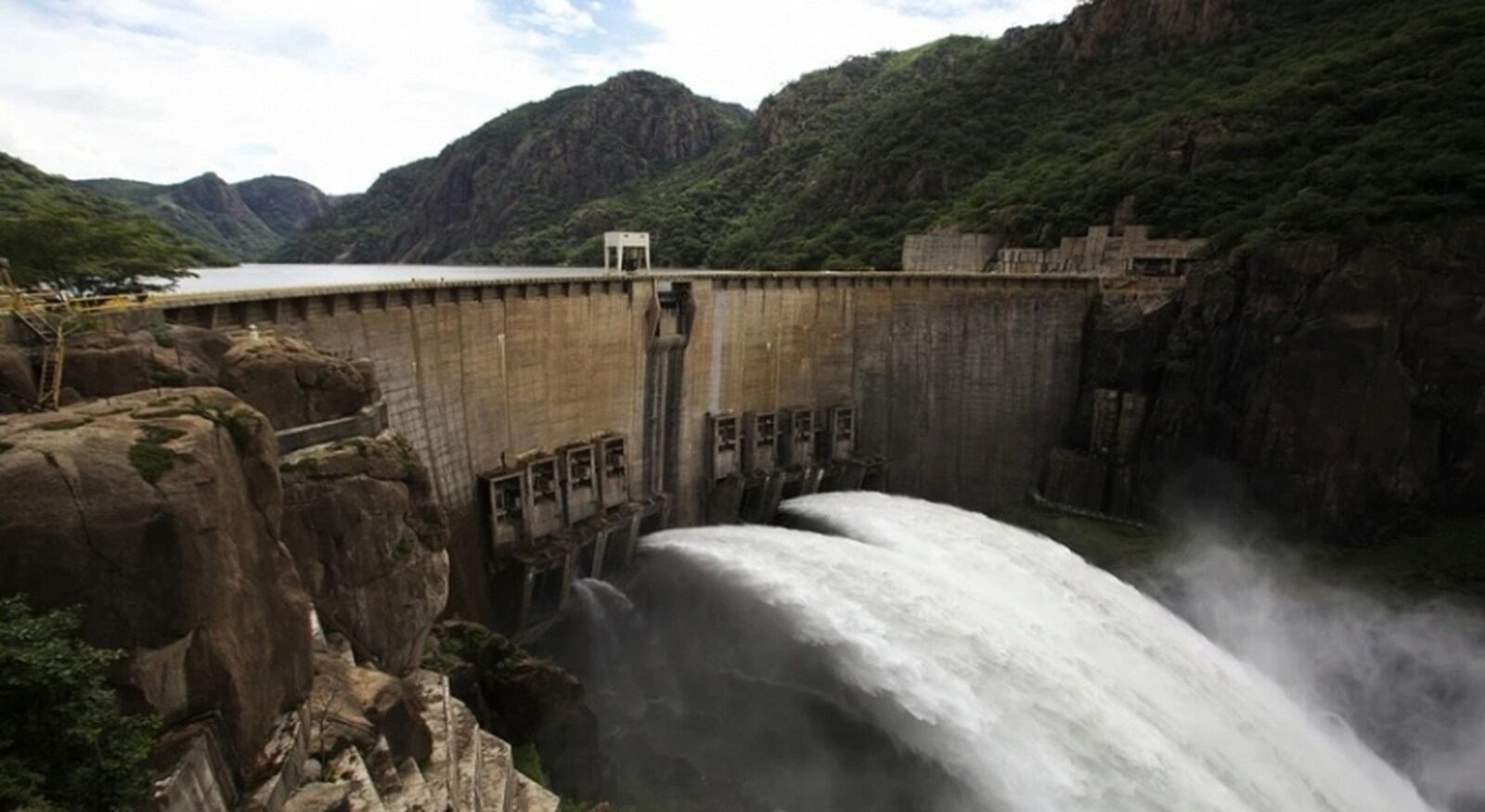 HCB prepara nova central para aumentar fornecimento de energia na