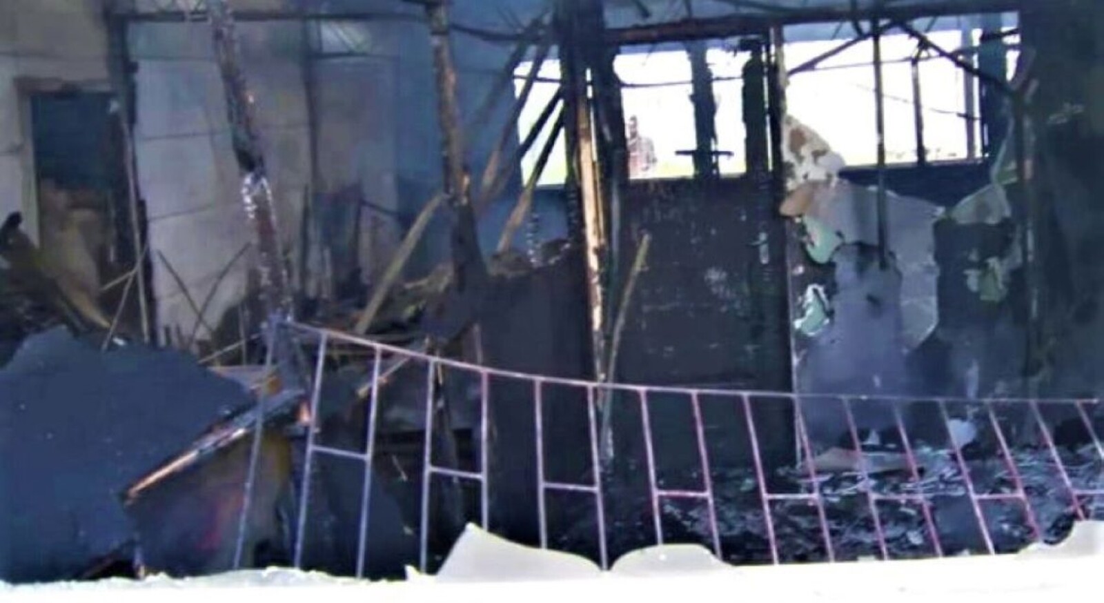 Incêndio destrói parte do edifício do registo académico da Universidade
