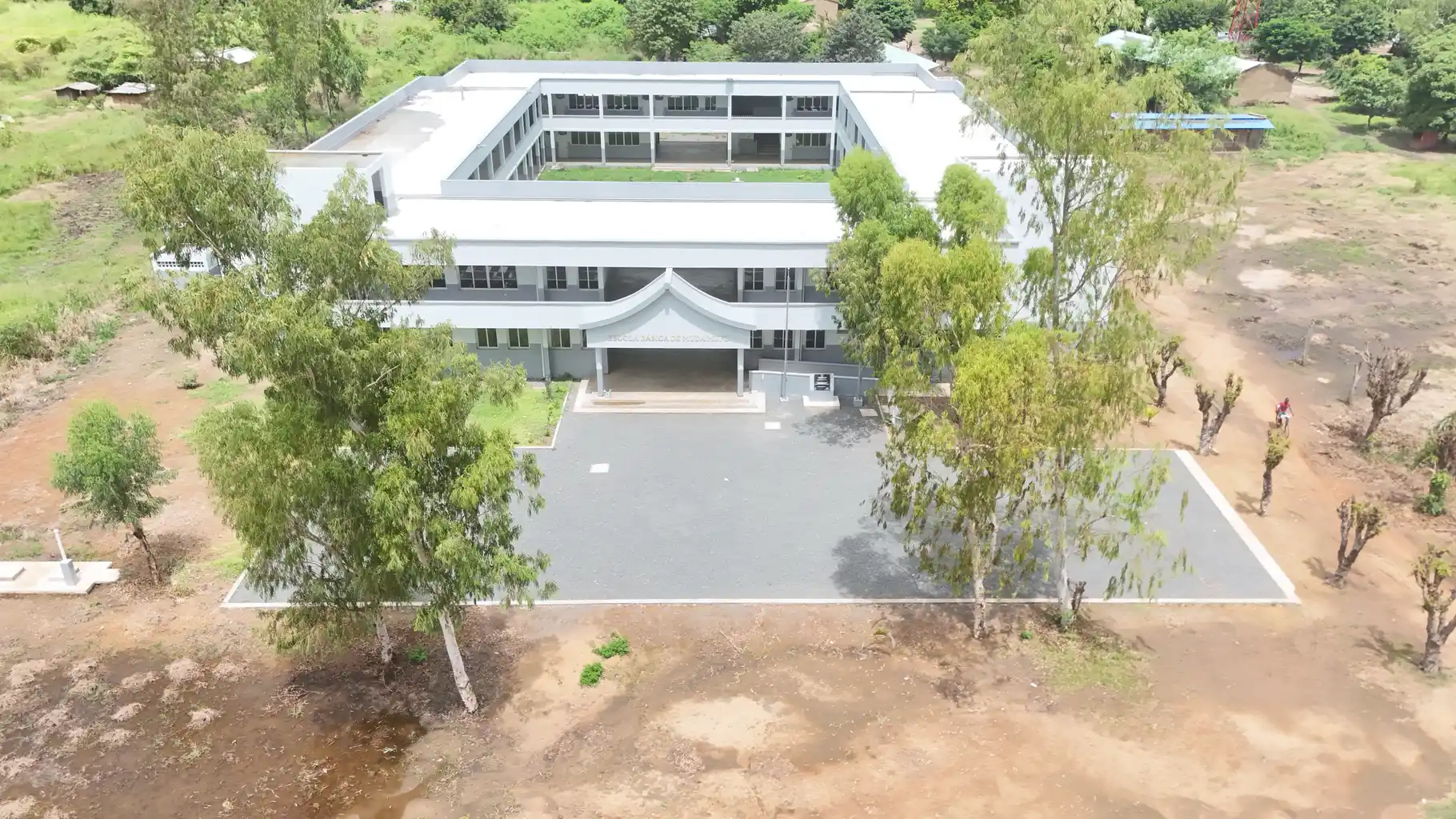 Inundaçõesː Escola Básica erguida pela fundação Tzu Chi alberga mais