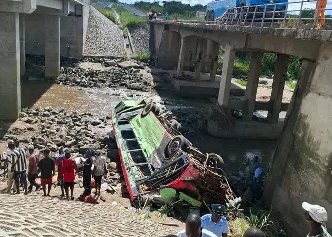 Ministério dos Transportes lamenta morte de dez pessoas em acidente