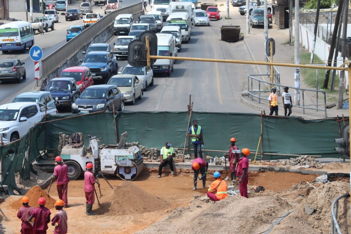 Município de Maputo diz que “escavações” ao longo das vias