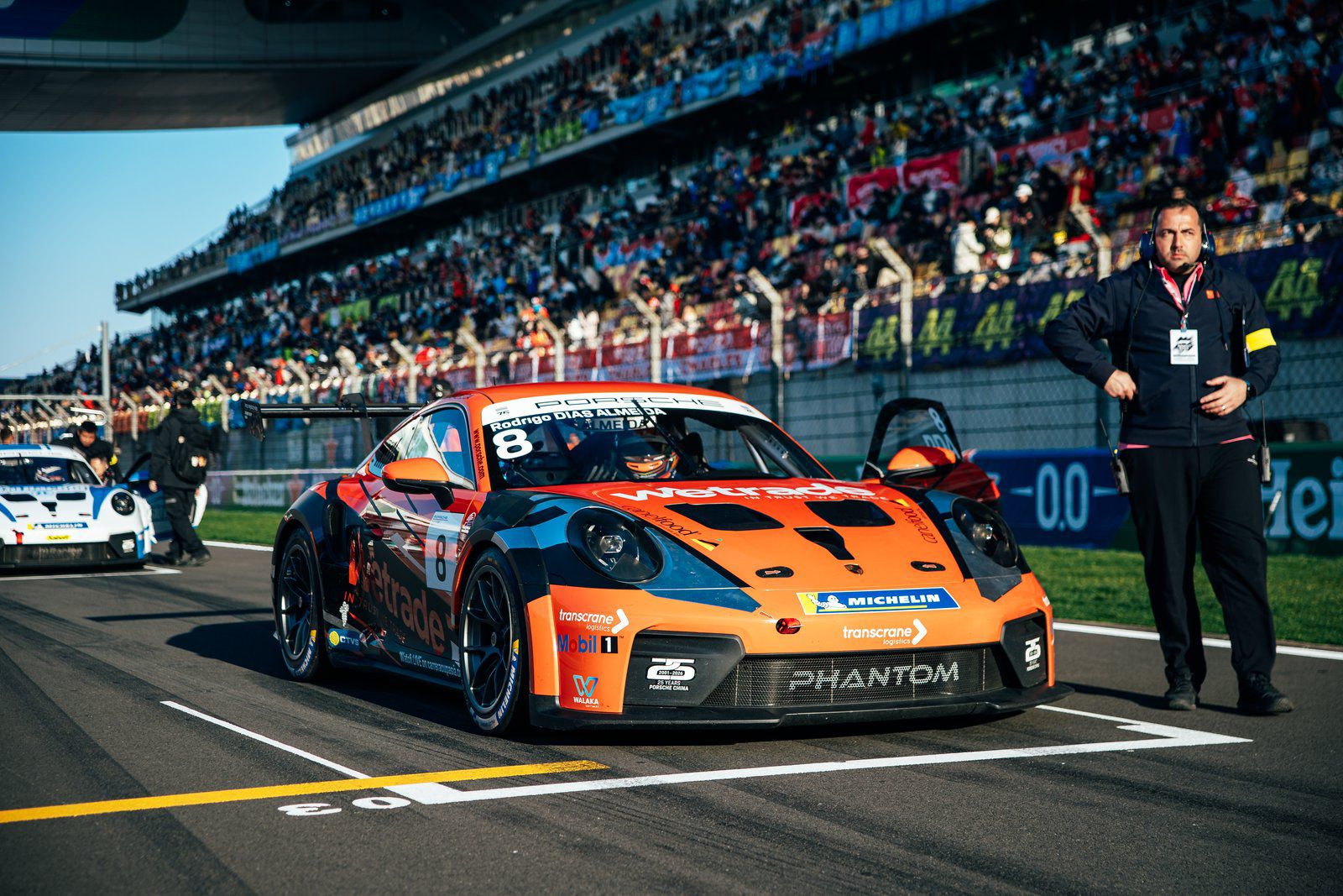 Rodrigo Almeida entra no top 5 da Carrera Cup Asia