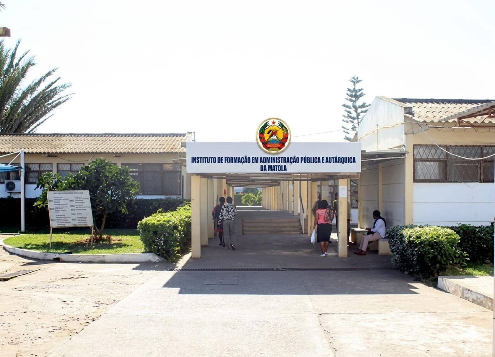 Governo cria Escola de Governação e extingue institutos de Administração