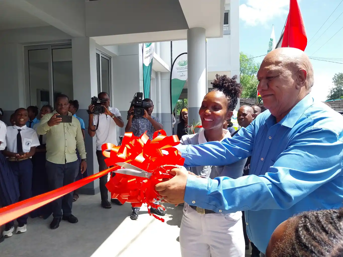 Inaugurada oficialmente mais uma escola primária erguida pela Tzu Chi