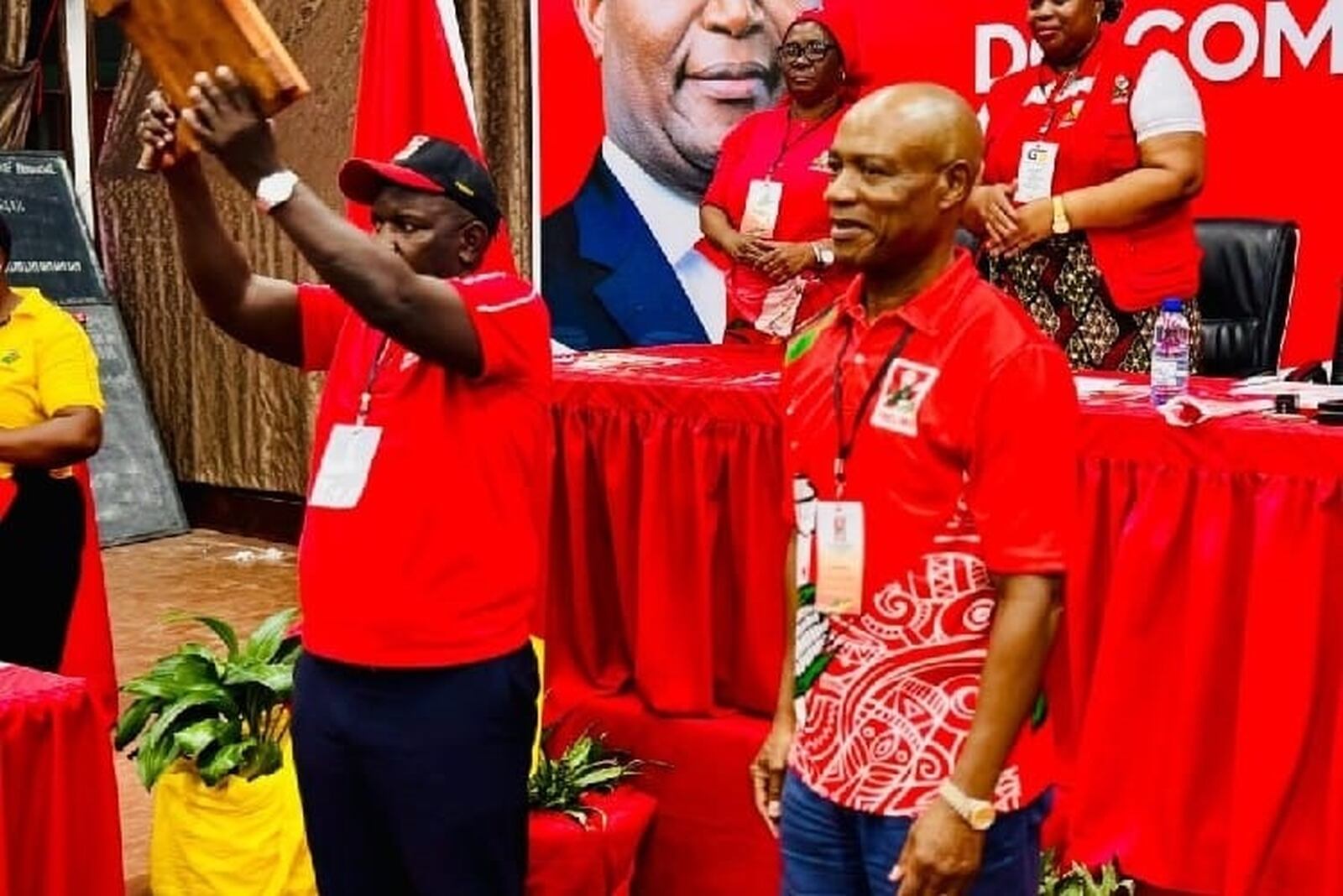 José Pacheco deixa Comité Central da Frelimo duas décadas depois