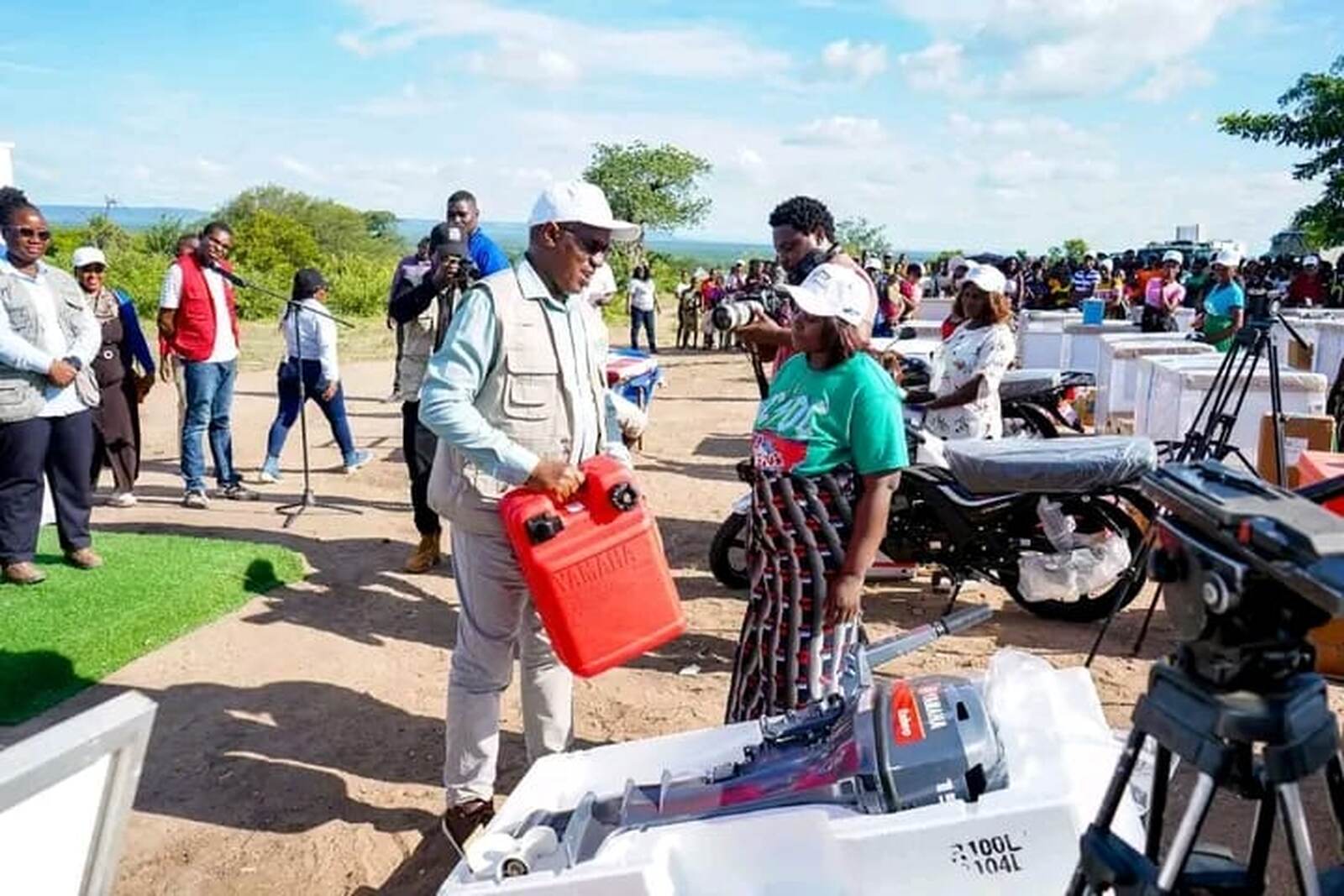 Mulheres pescadoras de Cahora Bassa e Mágoè beneficiam de kits