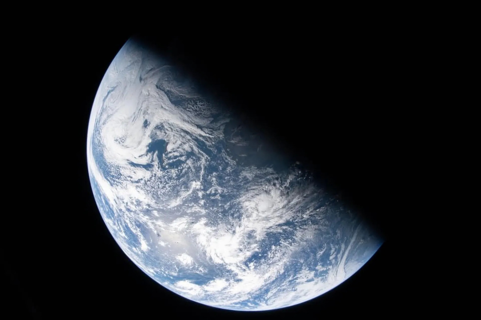 NASA divulga primeiras imagens da Terra captadas pela Artemis II