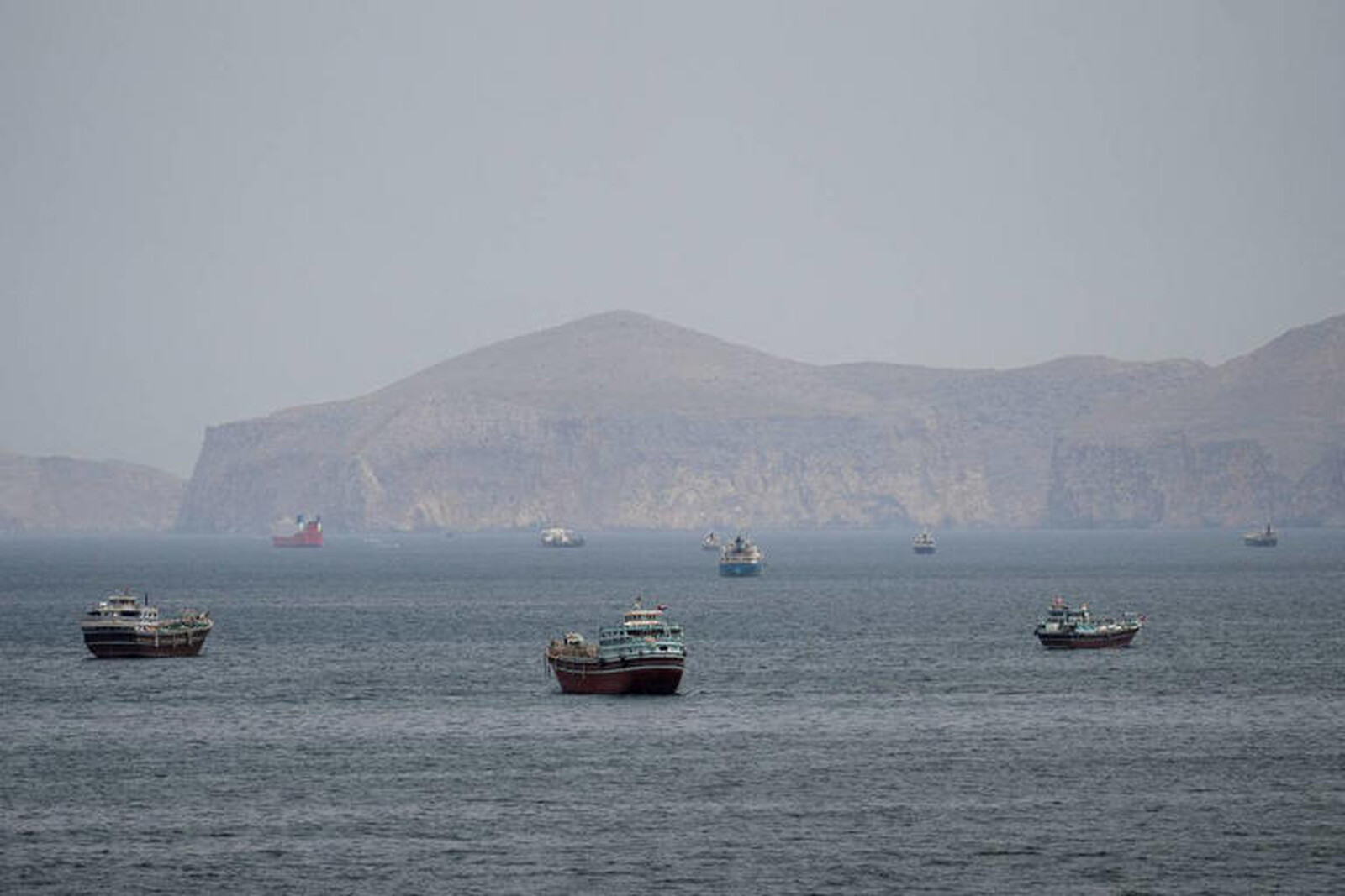 Ormuz: Irão ataca três navios, depois de se dizer pronto