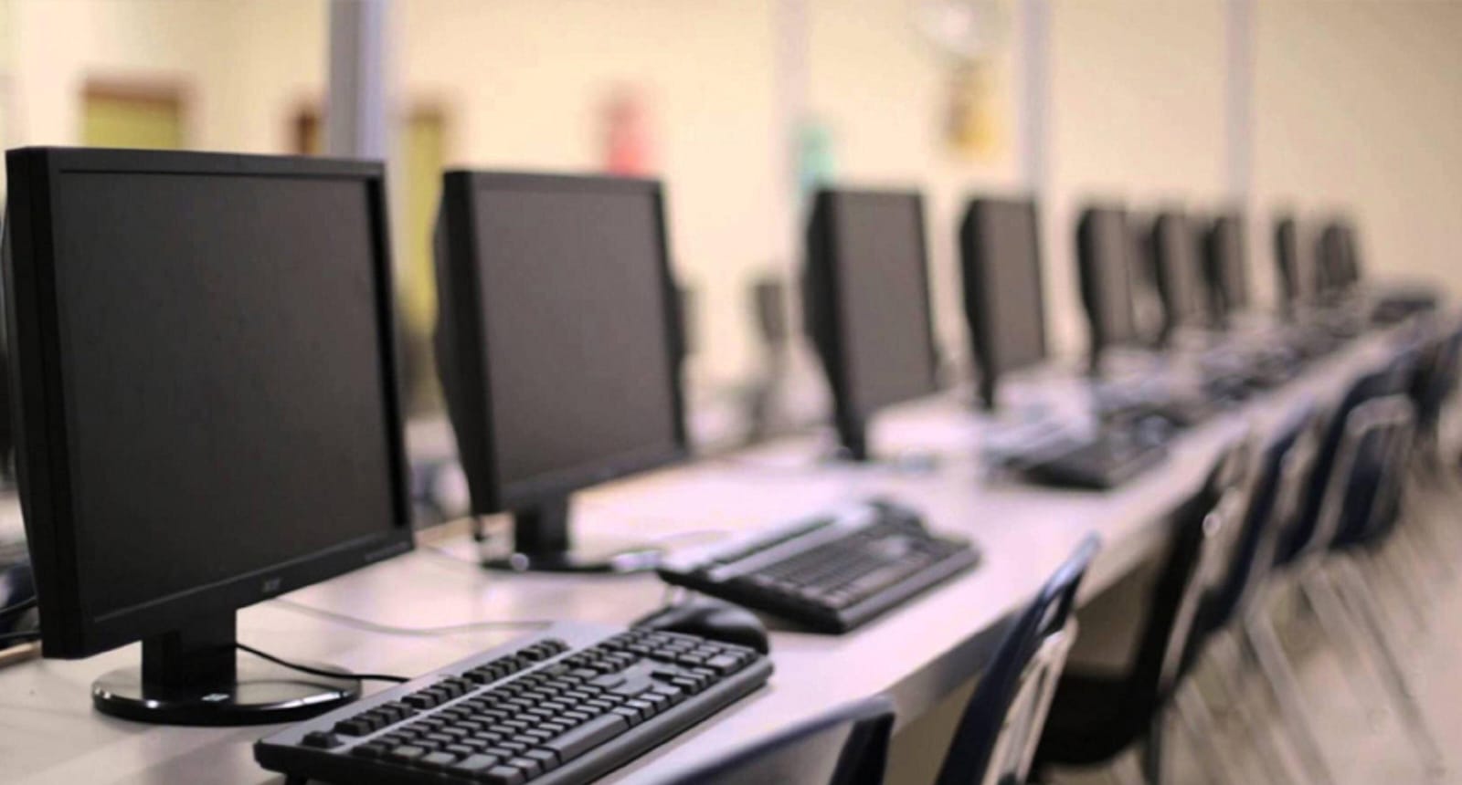 TA suspende concurso de 4,3 milhões de dólares para computadores