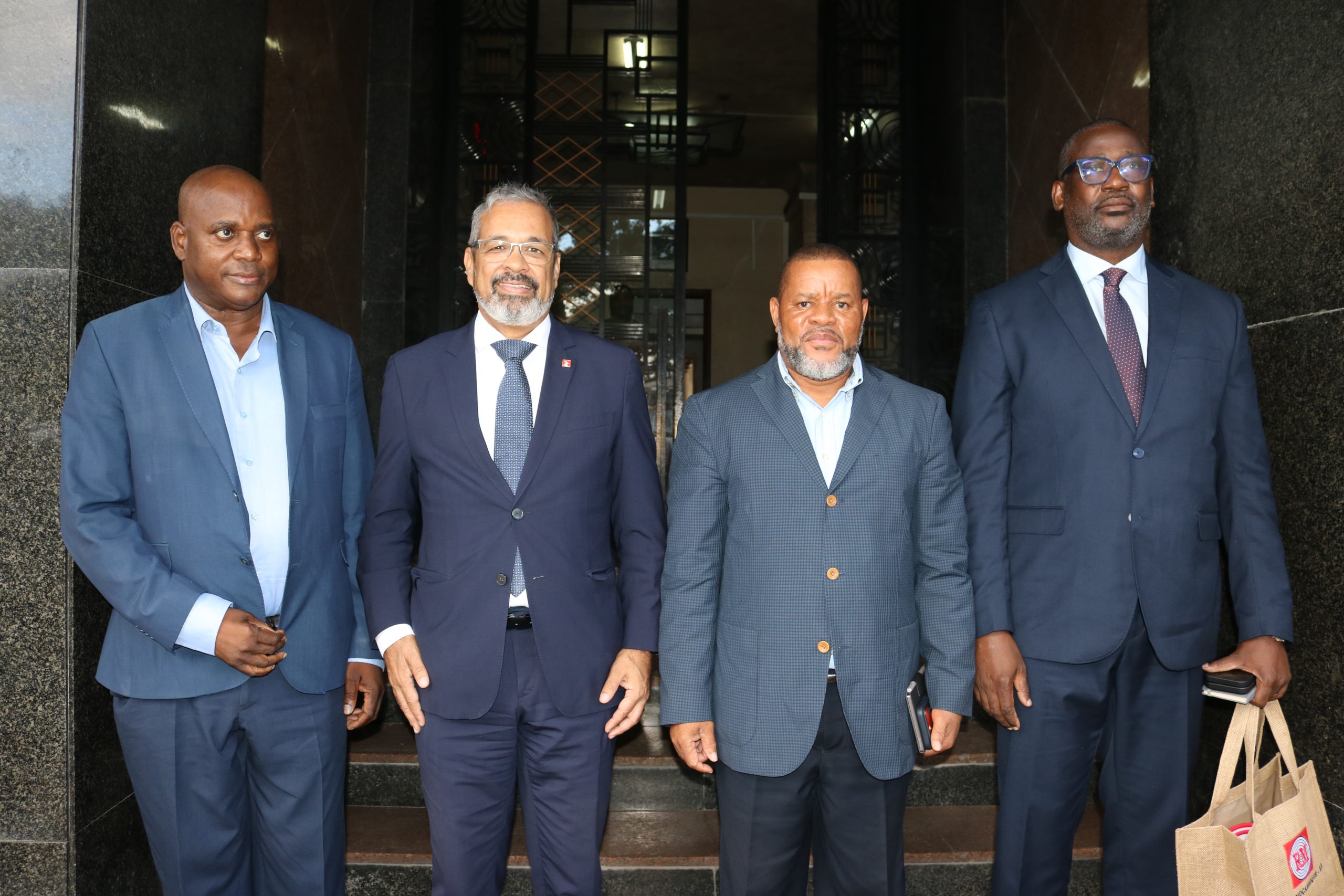 Moza Banco e Rádio Moçambique reforçam educação financeira no país