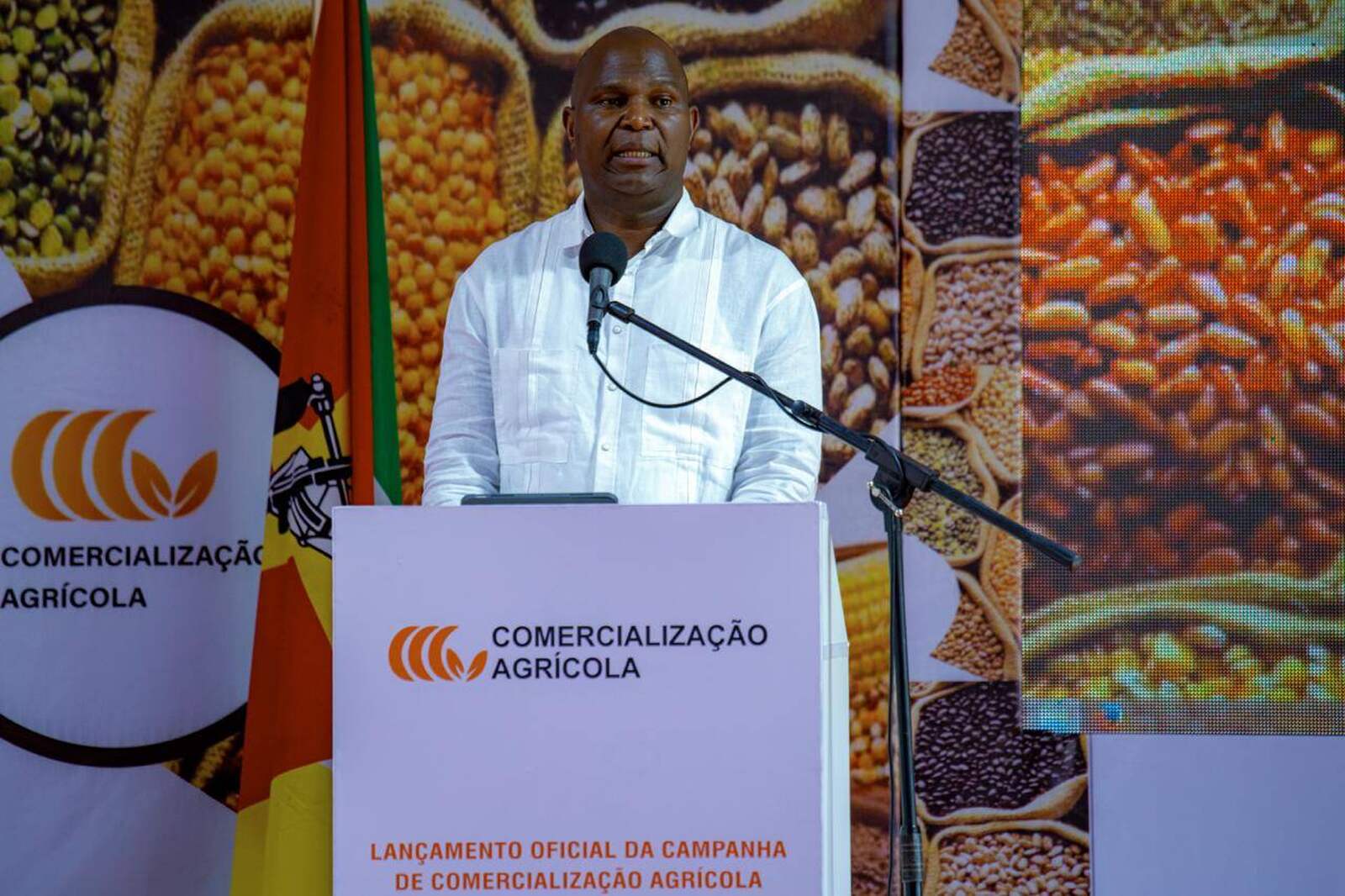 Chapo anuncia reformas para transformar comercialização agrícola e coloca produtor