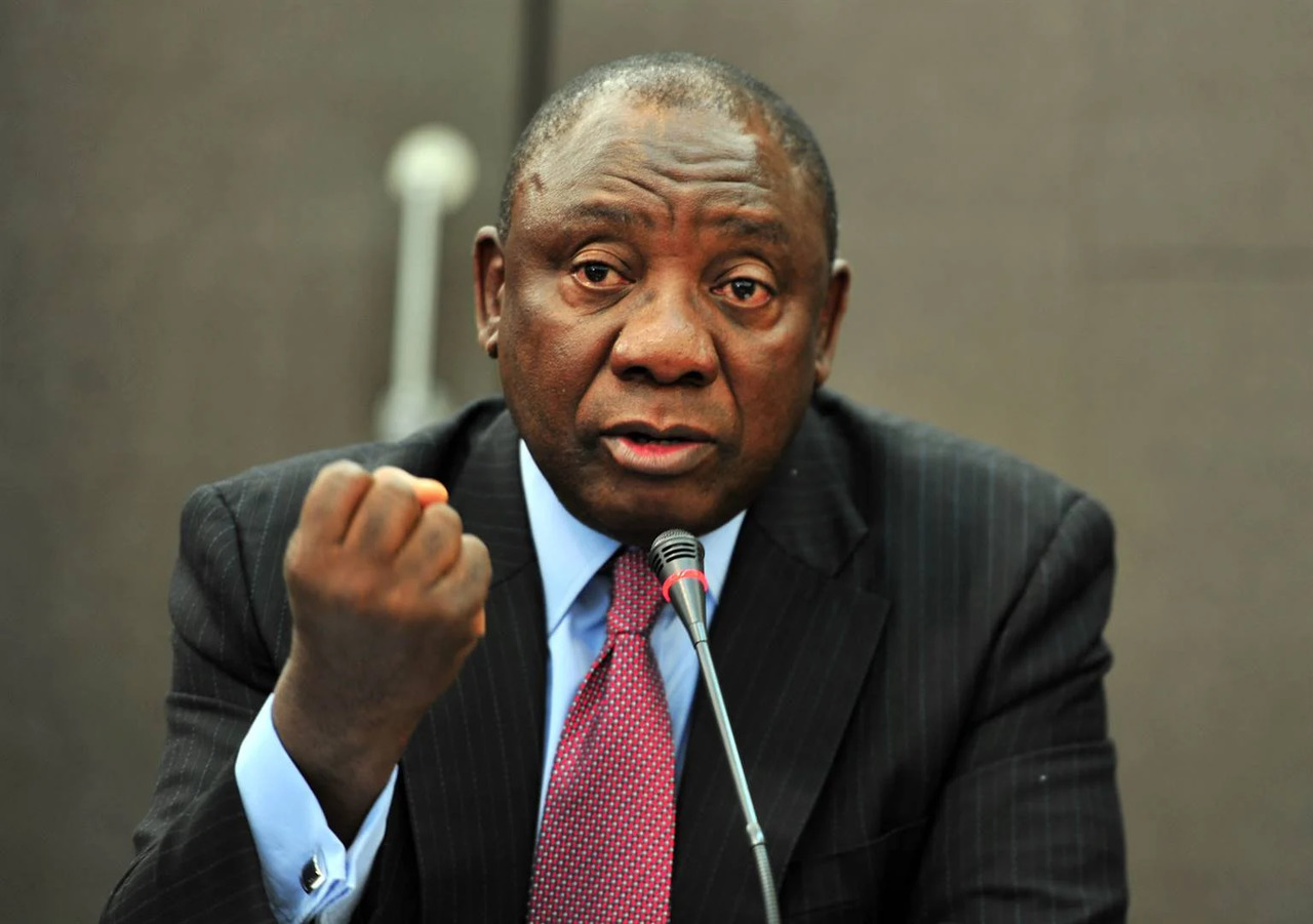 Cyril Ramaphosa recusa abandonar cargo e vai lutar na justiça