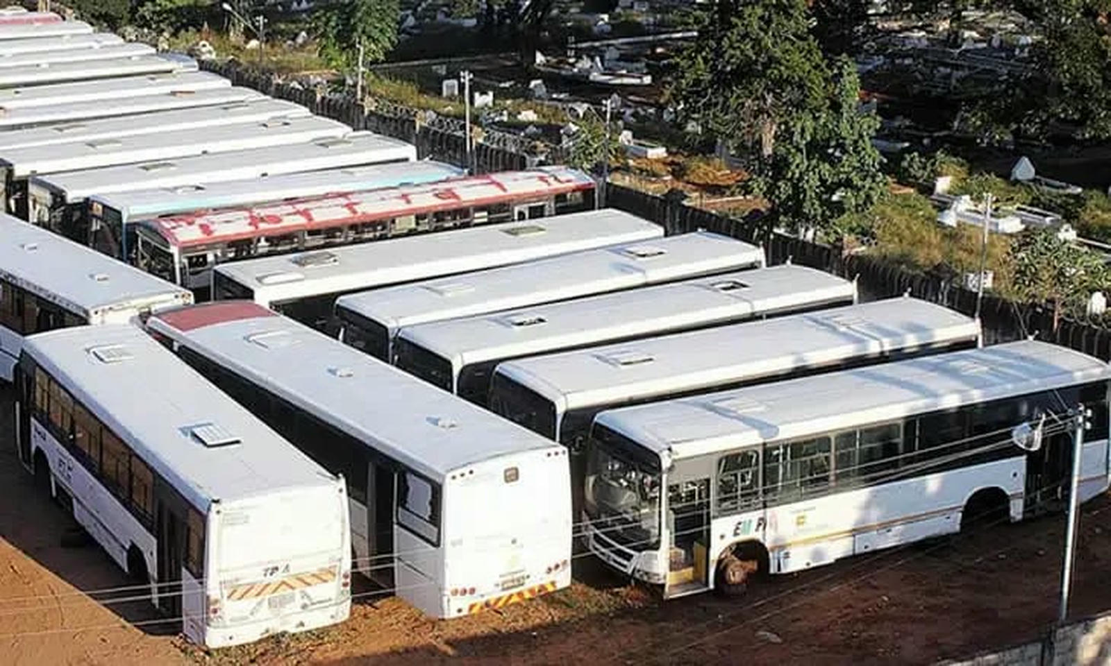 Estado moçambicano gastou 4,2 mil milhões em autocarros que já
