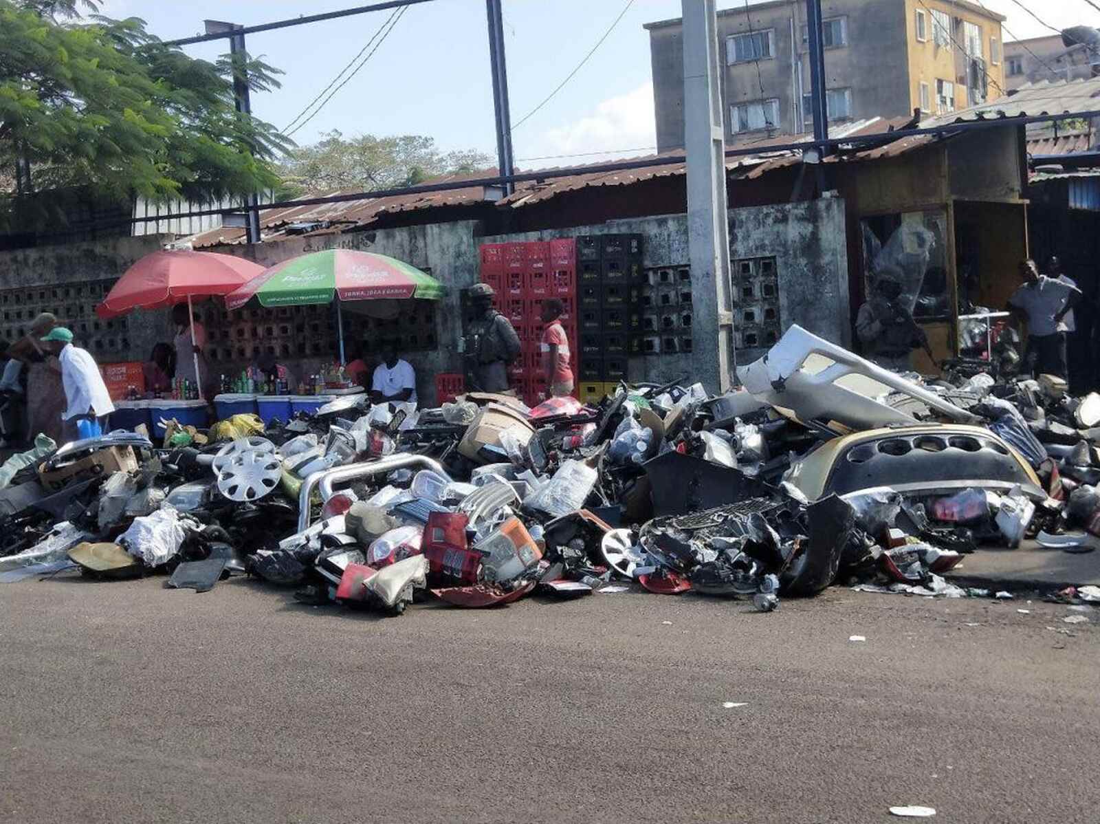 Maputo: SERNIC recolhe produtos roubados no Mercado Estrela em mais