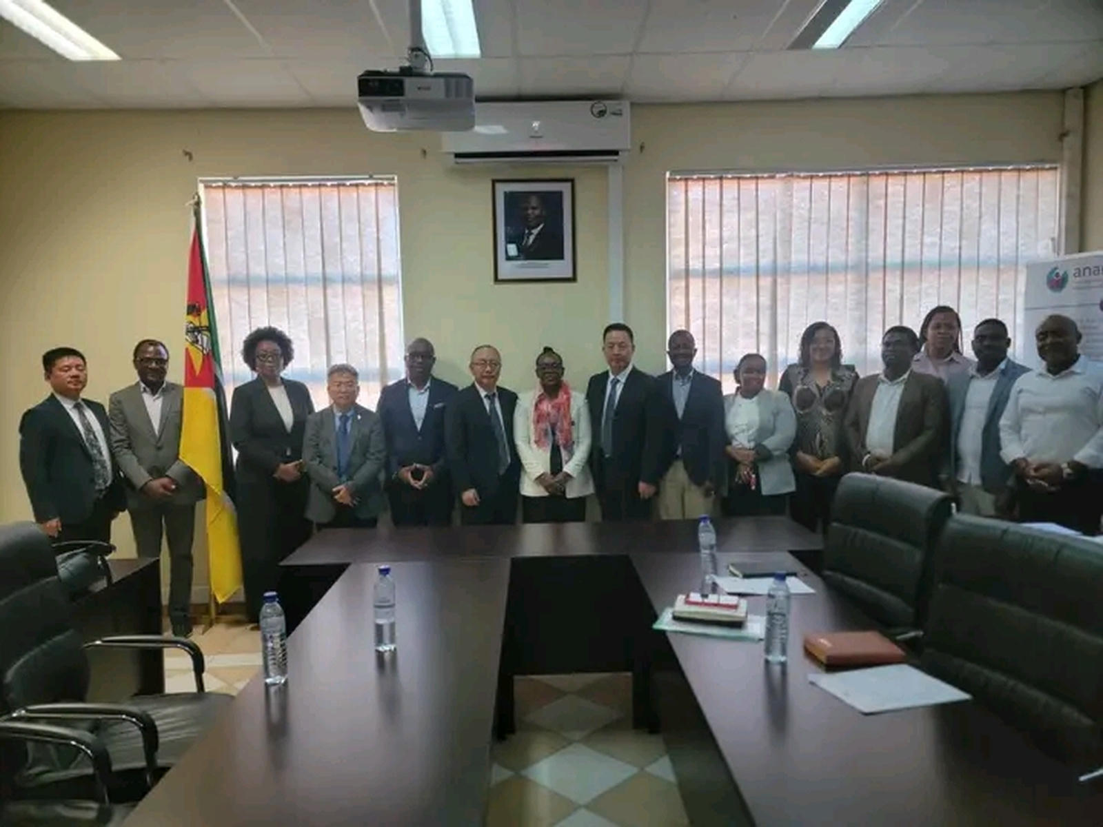 Moçambique contará com novas fábricas de medicamentos após entendimento entre