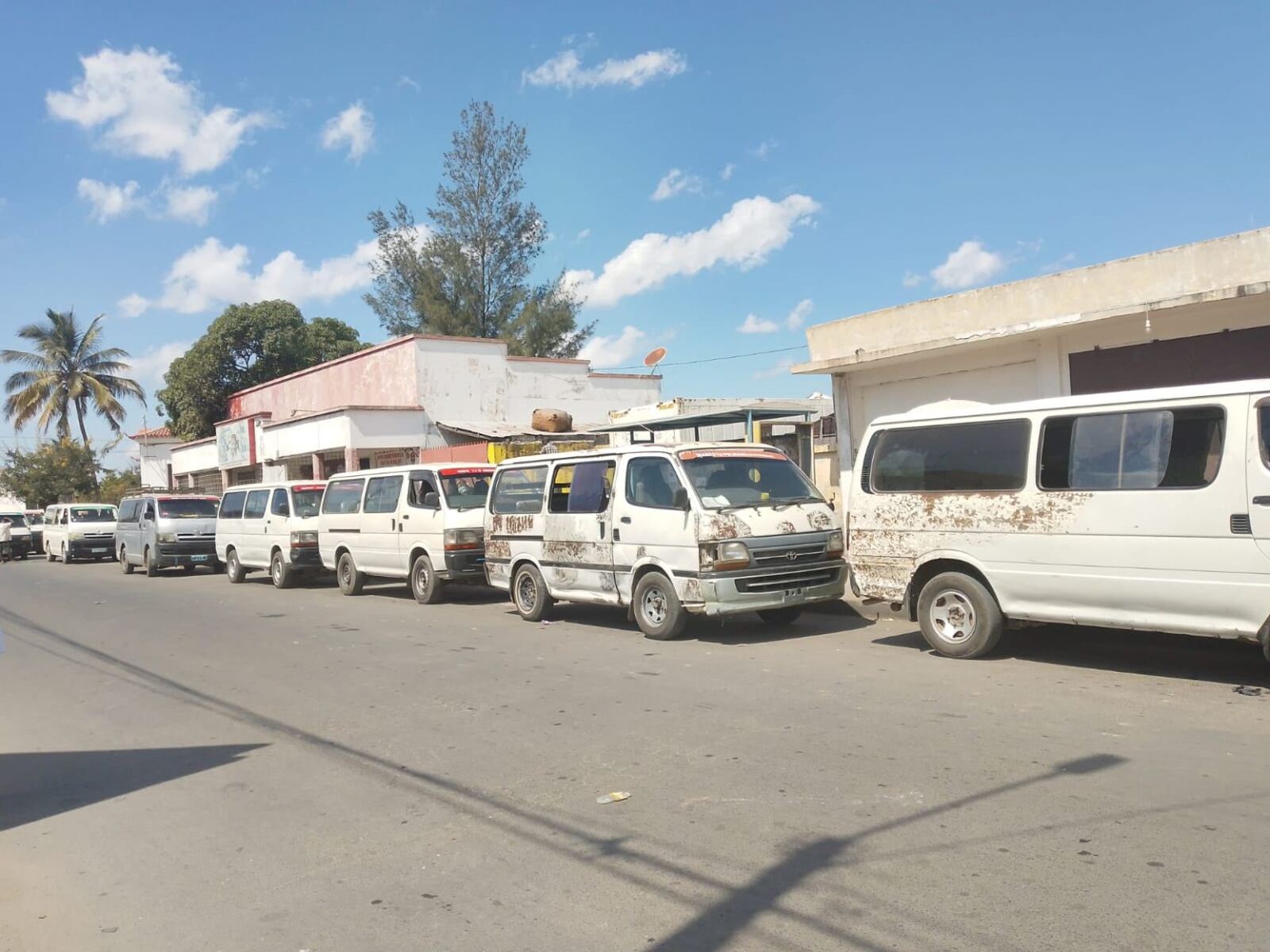 Nampula: Transportadores semi colectivos paralisam actividades em protestos contra fiscalização de