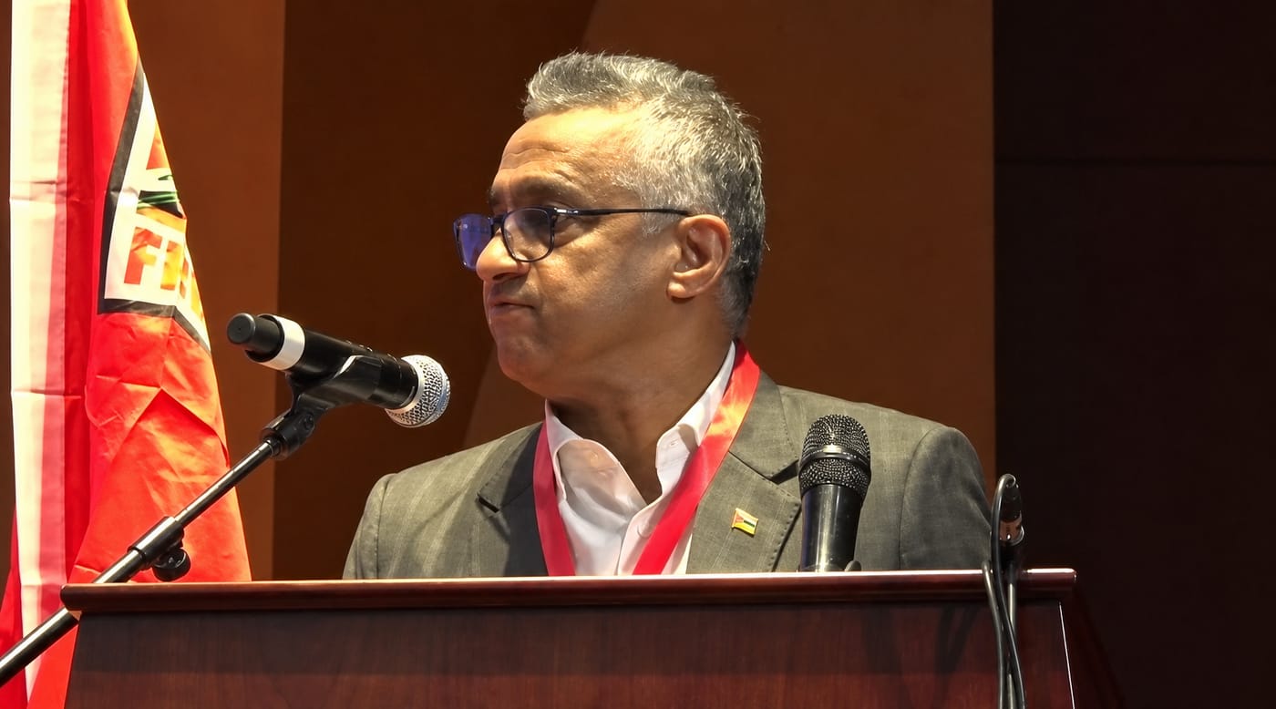 Salim Valá defende poupança interna para acabar com dependência externa