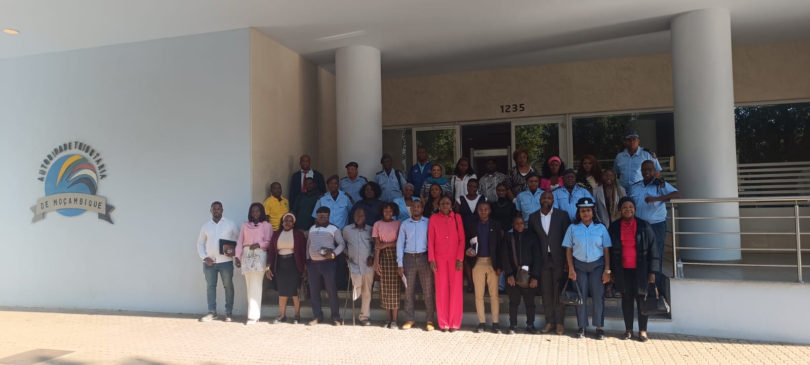 Autoridade Tributária capacita pequenos comerciantes em Maputo para simplificar importações