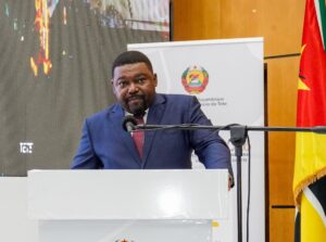 "Cartas na Mesa" recebe Basílio Muhate