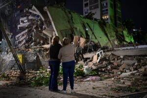 Forte duplo terramoto na Venezuela provoca centenas de mortos e