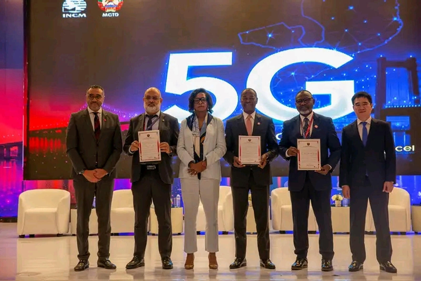 INCM entrega licenças 5G à Tmcel, Vodacom e Movitel para