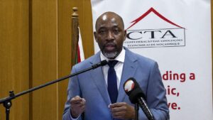 Matlombe anuncia fim do monopólio da CFM com abertura de