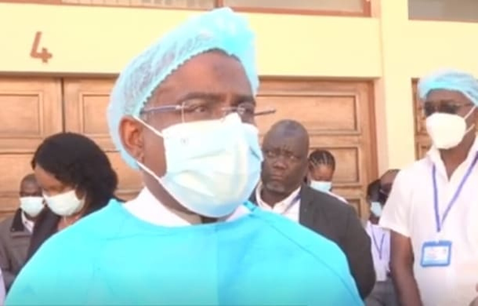 Ministro da saúde faz visita surpresa à morgue do HCM