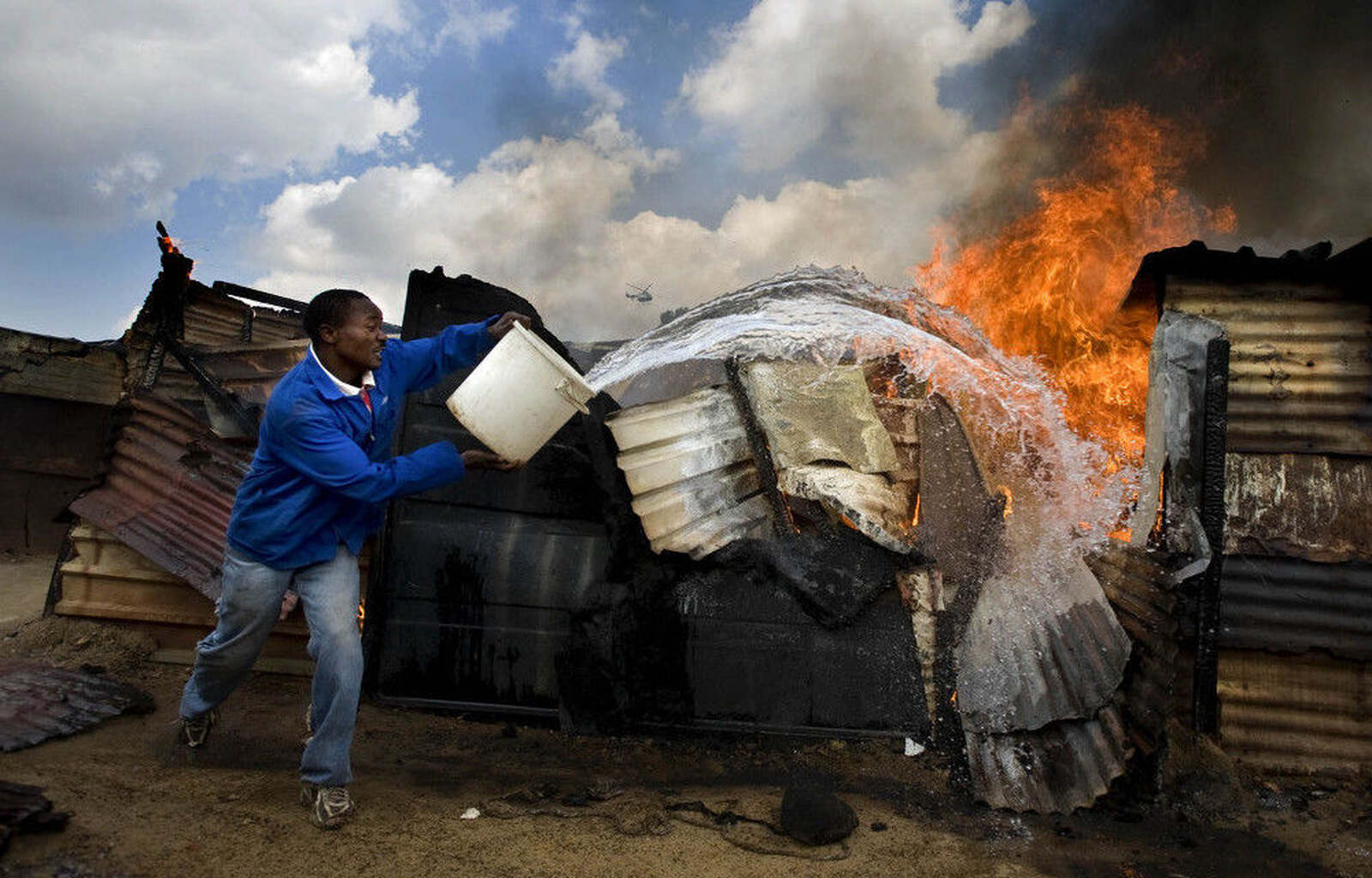 Ataques xenófobos: Sul africanos incendeiam residências de moçambicanos e saqueiam bens