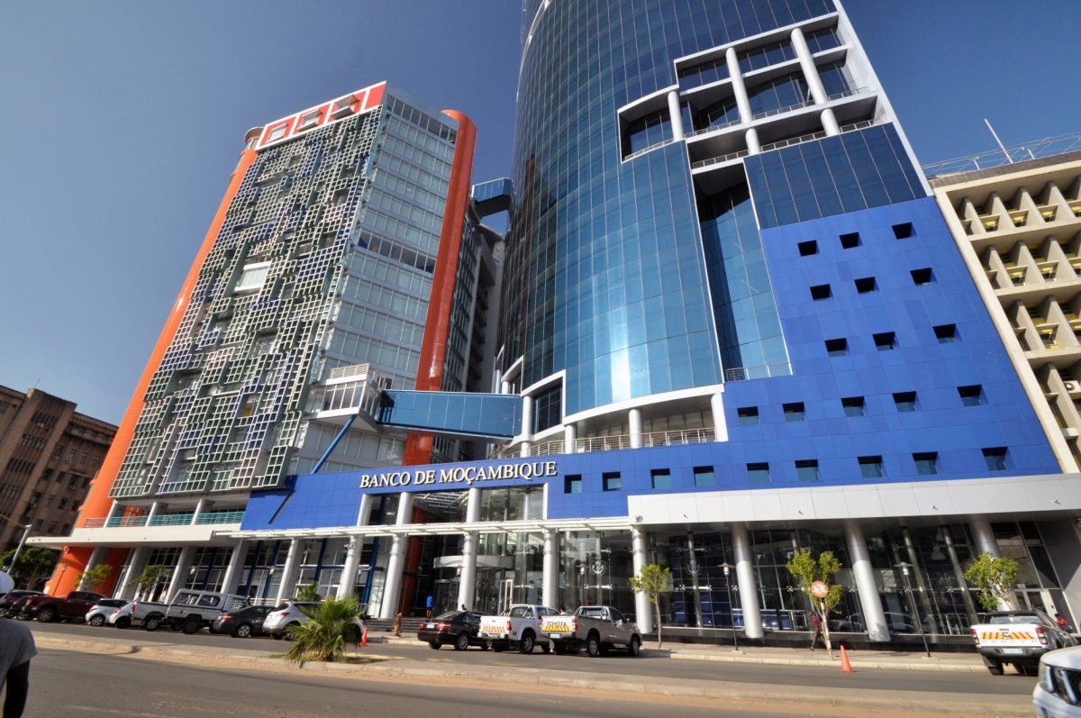 Banco de Moçambique reduz pela metade limite de pagamentos no