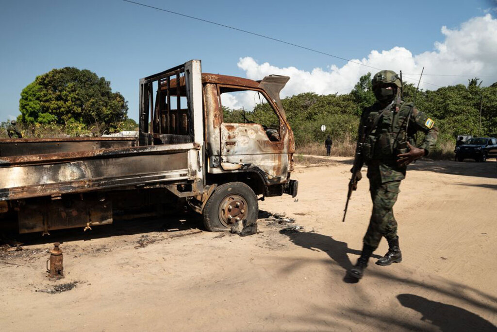 Cabo Delgado: Tropas ruandesas abatem terroristas na vila de Macomia