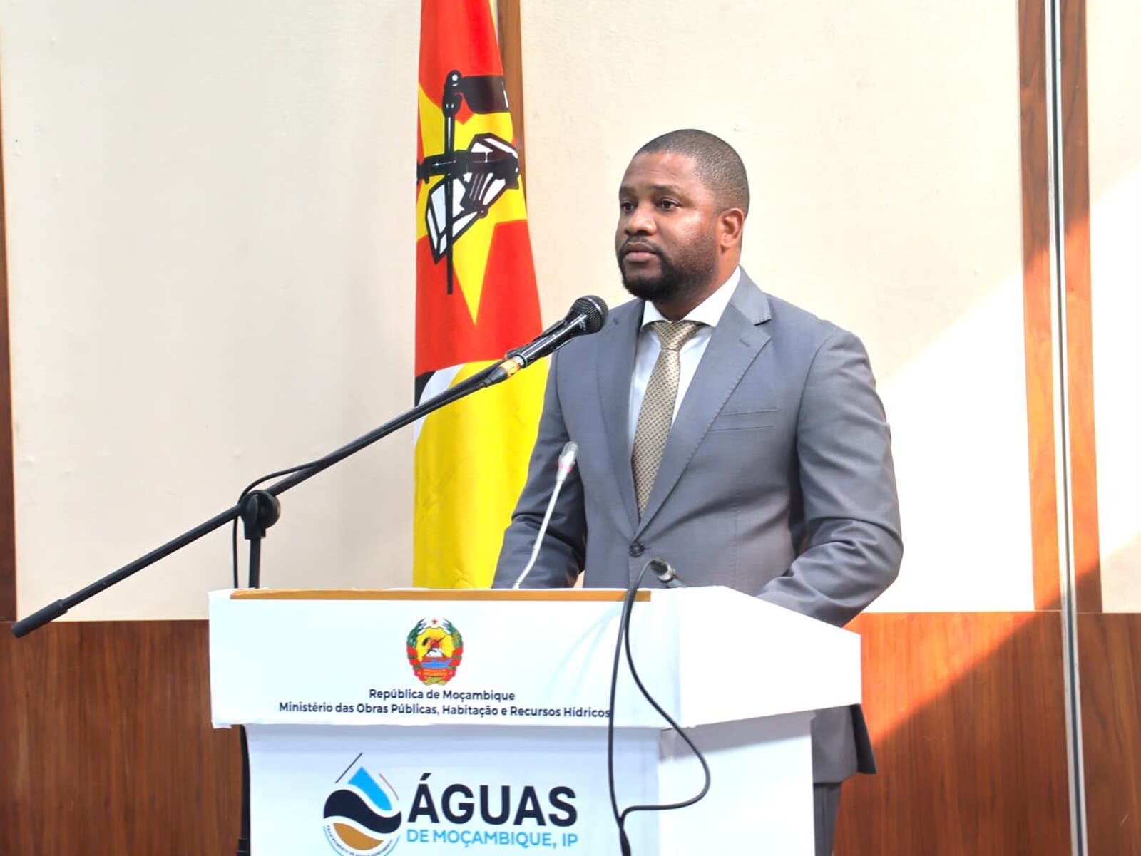 Fernando Rafael desafia gestores do sector a levar água a