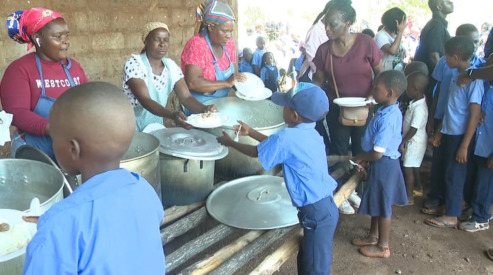 Governo moçambicano aprova Alimentação Escolar