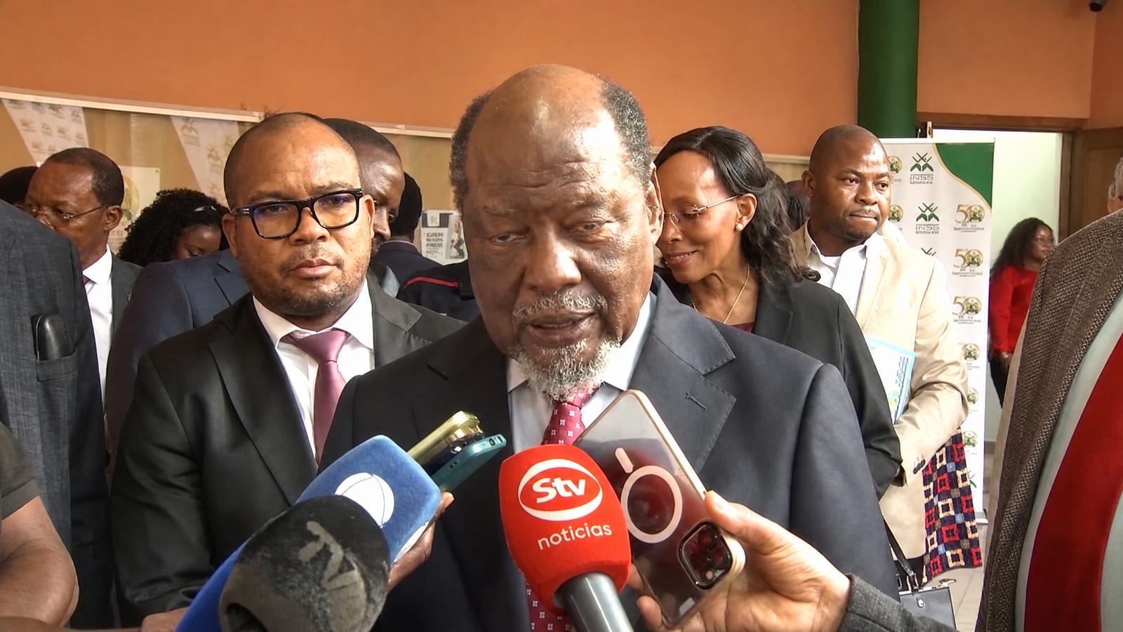 Joaquim Chissano defende que a solução na África do Sul