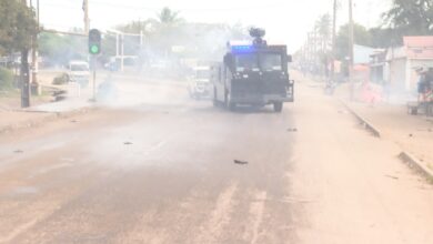 Polícia usa gás lacrimogéneo para impedir marcha da ANAMOLA em Quelimane - O País