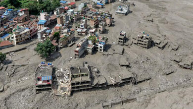 Polícia actualiza balanço provisório para 353 mortos no Nepal - O País