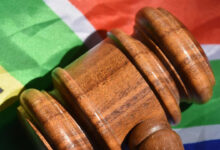 Tribunal sul-africano adia audiência de extradição de britânico acusado de matar família - O País