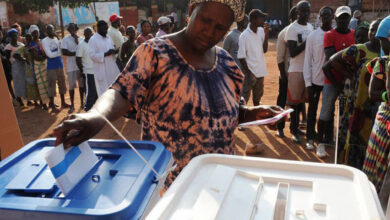 Guiné-Bissau vota em referendo que prevê reforço dos poderes presidenciais - O País