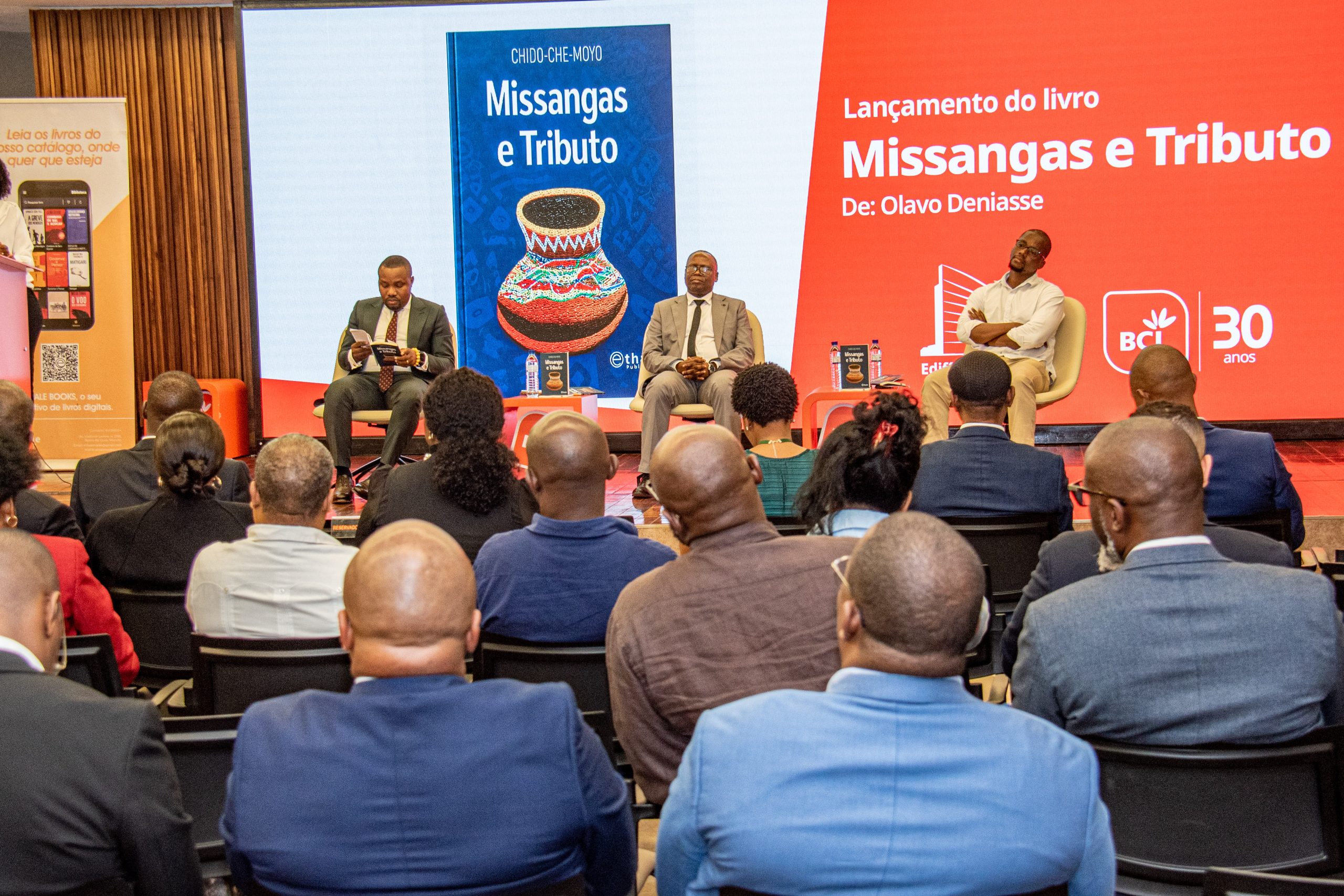 Obra poética “Missangas e Tributo” lançada no BCI