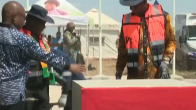 Chapo e Mnangagwa lançam primeira pedra para expansão do oleoduto Beira-Zimbábue - O País