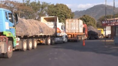 Enchente de camiões em Machipanda agrava-se perante atraso das obras da fronteira de paragem única - O País